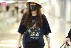 Áo Tay Dài Mặc Bên Trong Áo Phông – 4 Bí Quyết Layering Tưởng Nhỏ Mà “Chất” Hơn Bạn Nghĩ ao-tay-dai-mac-ben-trong-ao-phong